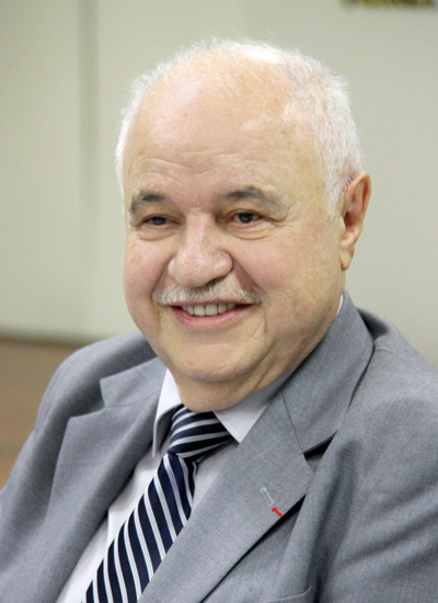 Dr. Abu-Ghazaleh Presents Technological Devices to the Lebanese Ministry of Economy and Trade